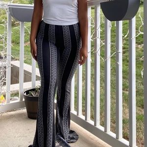 Sky and Sparrow Printed Flared Leggings